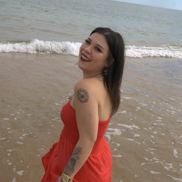 Meet your Posher, Haley - Picture 1 of 3